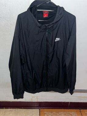 Nike men’s sportswear Windrunner